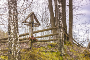 Mazury-przydrożny krzyż © Janusz Lipiński