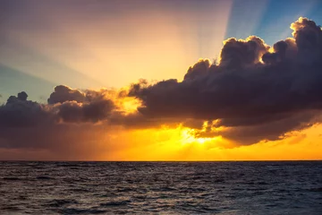 Foto auf Acrylglas Meer / Sonnenuntergang Beautiful sunrise over the horizon,