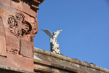 Ángel custodio en el cementerio de Comillas, Cantabria