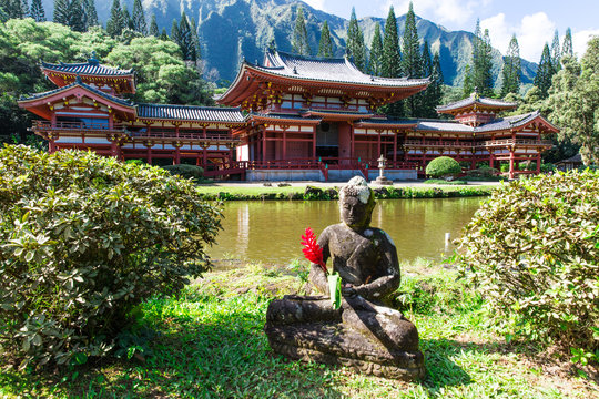 Byodo-In Temple, Valley of the Temples Memorial Park, O'ahu
