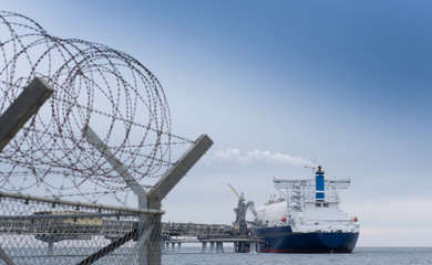 Liquefied natural gas tanker