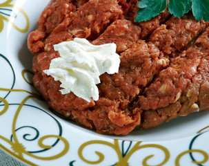  minced raw lamb or beef mixed