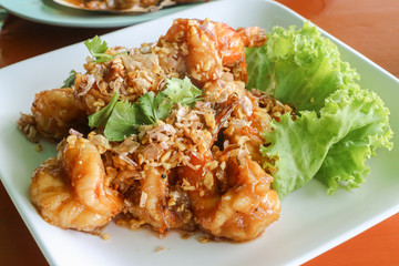 Fried shrimp with chilli sauce and garlic