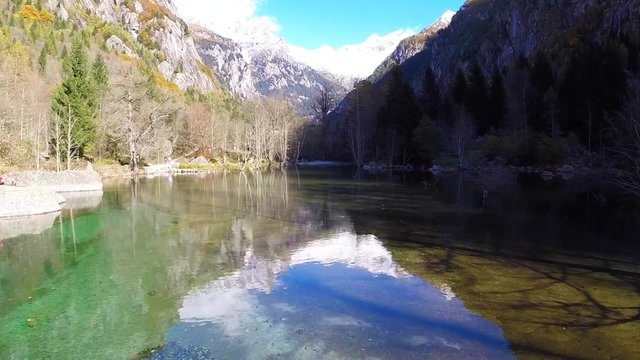 Sorvolo lago alpino in Val di Mello - Val Masino (Sondrio) - Valtellina