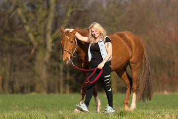 Reiterin mit Pferd © Christian Schwier