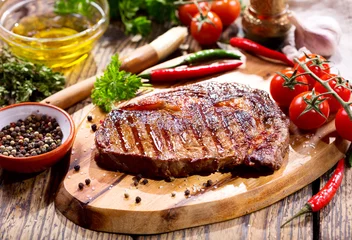 Photo sur Plexiglas Viande viande grillée avec légumes