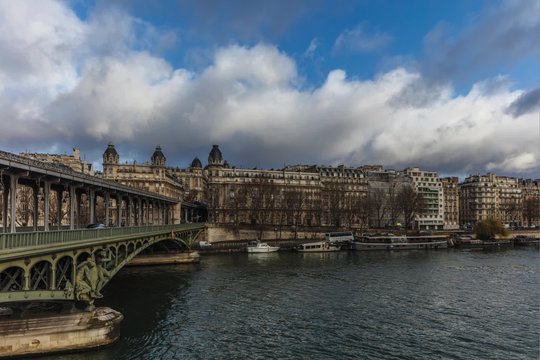 Time-Lapse, Paris, Bords de Seine, Pont Bir Hakeim
