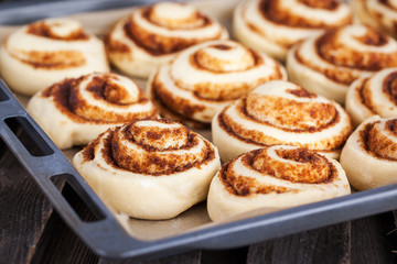 Preparation process of cinnamon rolls