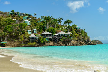 Tropical beach at Antigua island in Caribbean with white sand, t - obrazy, fototapety, plakaty