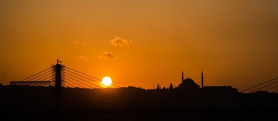 Fototapeta premium Sunset view from the Galata bridge in Istanbul