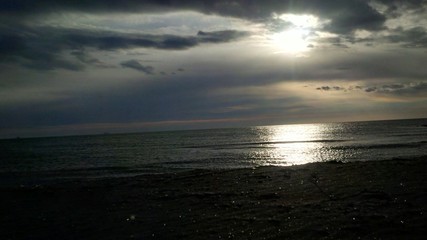 riflessi nell'oscurità marina