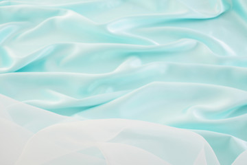 サテン生地のドレープ 