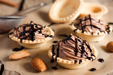 cakes with chocolate cream