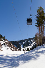 Fototapeta na wymiar gondola in the mountains