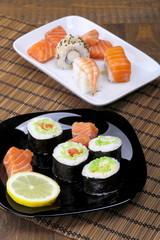 Sushi e bocconcini di salmone