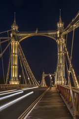Obraz premium Illuminated Albert bridge in west London at night