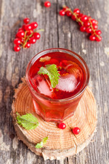 Refreshing summer ice tea or lemonade with fresh berry