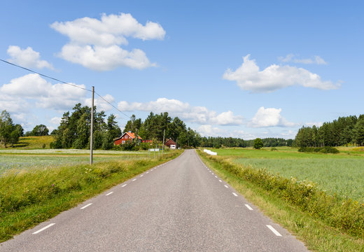 Svensk landsv&auml;g p&aring; sommaren
