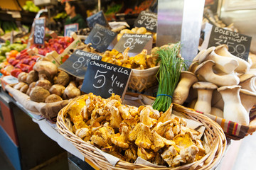 Mushroom market in Spain, with chantarellus in the foreground.