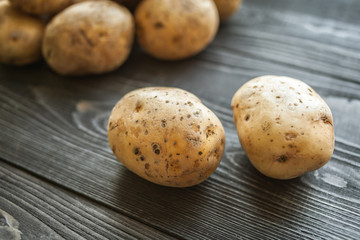 Fototapeta na wymiar potatoes on wooden rustic background