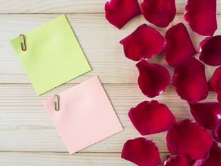Sticky note and red rose 13