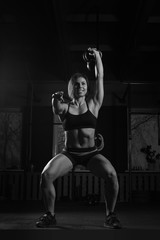 Fototapeta na wymiar exercise woman workout at gym