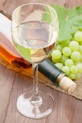 White wine and grapes