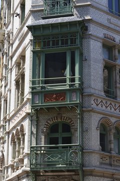 Balcon et logia d'une des maisons de la "Belle Epoque" &agrave; Gand