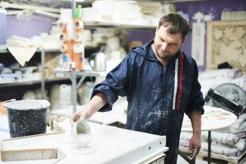 Master in the production process of gypsum products handmade