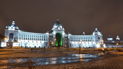 Дворец Земледельцев Казань с видом с боку с парка