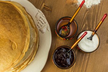  stack of thin pancakes 