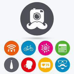 Hipster photo camera icon. Glasses symbol.