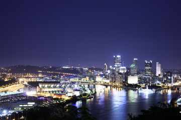 Fototapeta na wymiar Pittsburgh at Night
