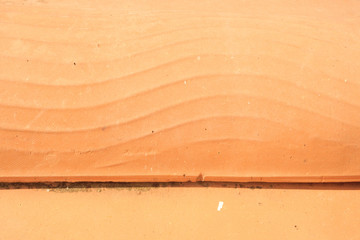 tetto con tegole in terracotta, dall'alto, close up