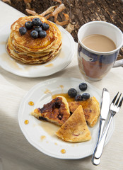 Colazione con frittelle