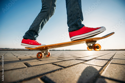 Fototapete Skater Riding A Skateboard View Of A Person Riding On His Skate  Aufgaben-4Max