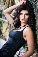 Naklejka premium Close-up beauty portrait of gorgeous brunette woman with perfect makeup and hairstyle