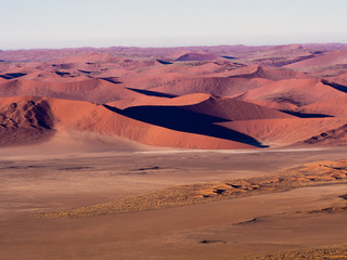 Fototapeta na wymiar Die roten Dünen der Namib -Wüste, Sossosvley Region Hardap, Namibia , Afrika