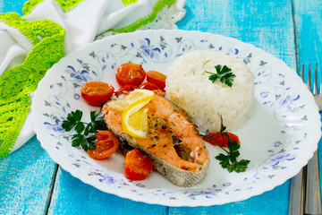 Salmon steak with tomato sauce, in a rustic style.