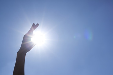 太陽と伸ばした手
