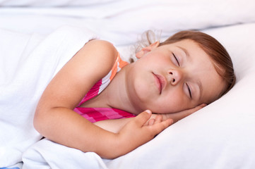 Fototapeta na wymiar The child sleeps in bed