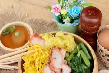 Egg noodles with pork and dumpling in soup.