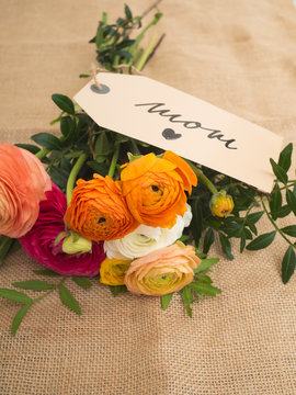 Schöner bunter Blumenstrauß und die Textnachricht I love mom