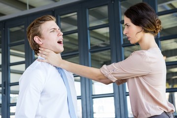 Obraz premium Two young business colleagues having an argument
