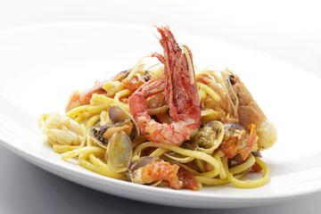 Spaghetti with ginger and sea delights