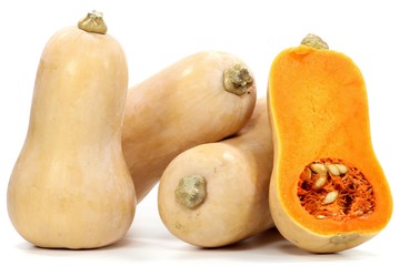 Butternut Kürbisse isoliert auf weißem Hintergrund