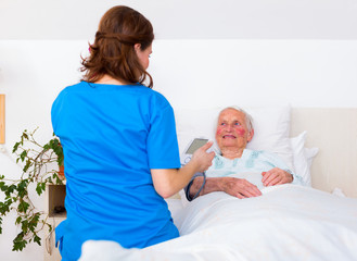 Obraz premium Taking care of my senior