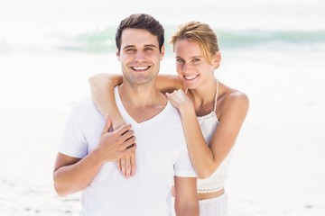 Fototapeta premium Happy couple embracing each other on the beach