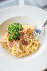 spaghetti carbonara on bowl