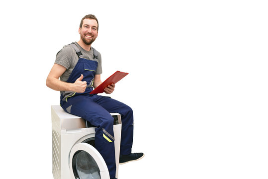 Diensleistung Reparatur Waschmachine - Techniker mit Haushaltsger&auml;t - isoliert wei&szlig;er Hintergrund